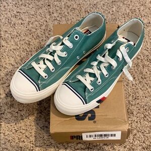Mens size 9 Keds